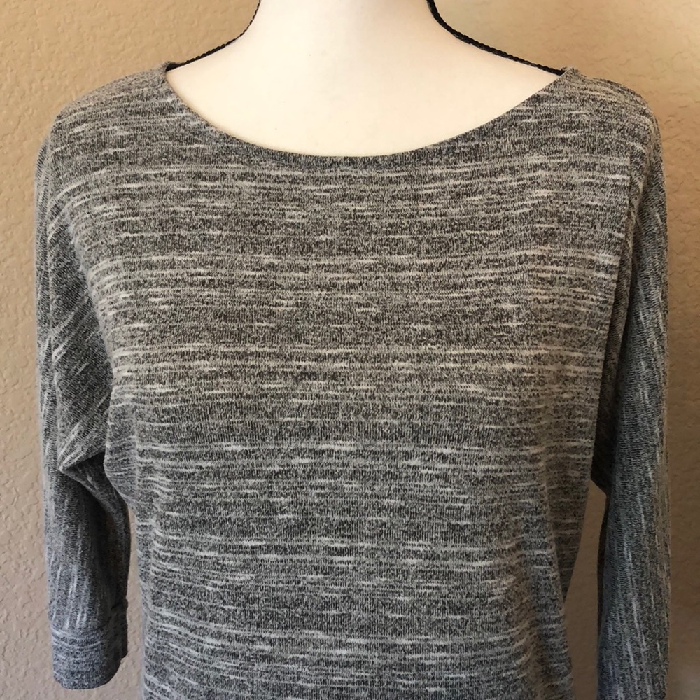Forever 21 Gray Top - Picture 4 of 6